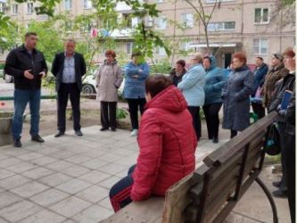 Андрей Аксенов встретился с жителями дома по улице Усиевича
